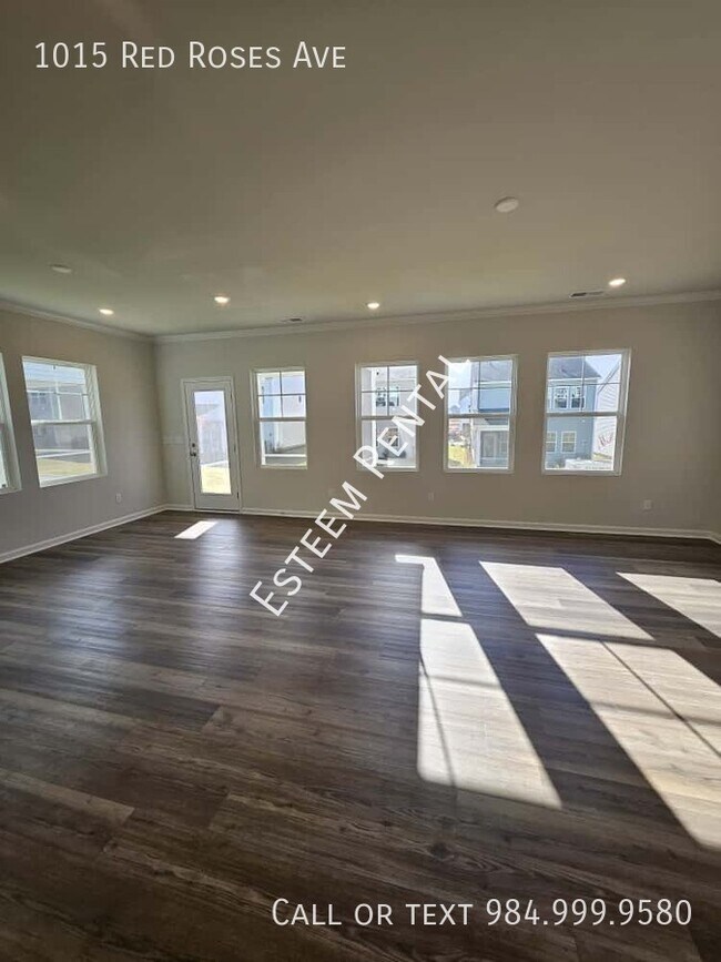 Building Photo - 1015 Red Roses Ave