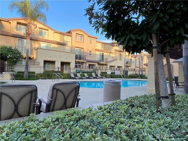 Building Photo - 17871 Shady View Dr