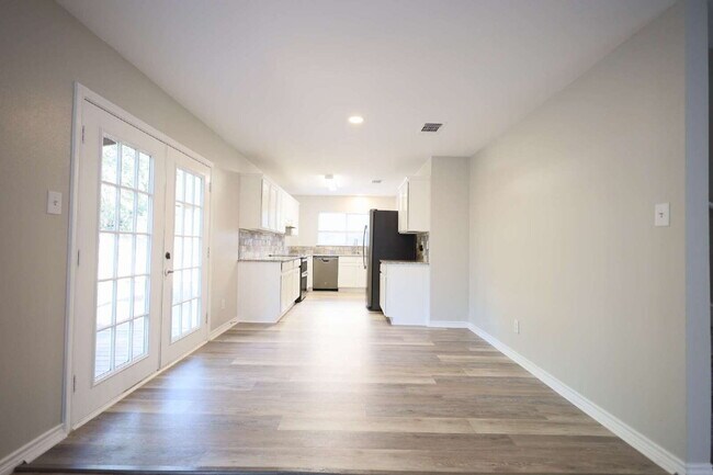 Building Photo - 9519 Braun Square