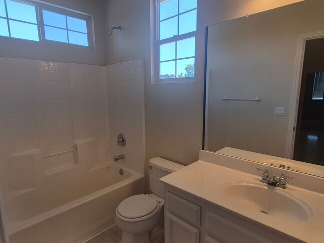 Building Photo - 5343 Dunlay Dr