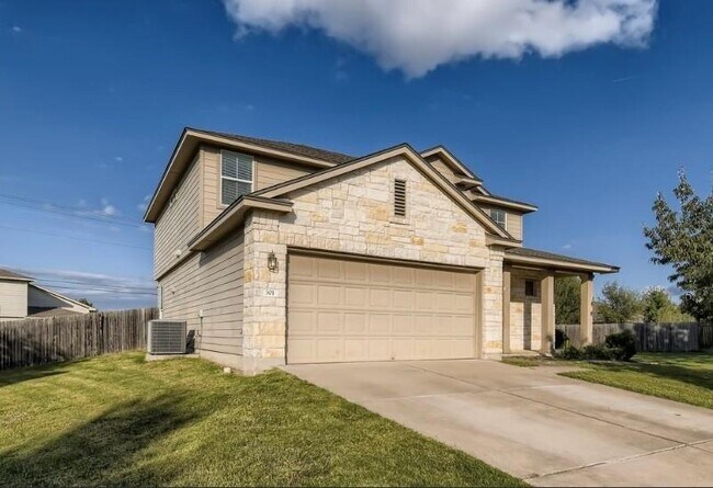 Building Photo - 301 Comal Run