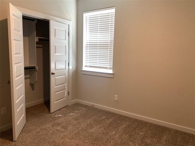 Building Photo - 2913 Sage Ranch Dr