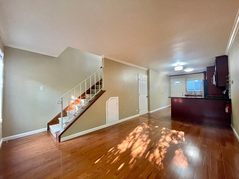 Building Photo - 2217 9th St