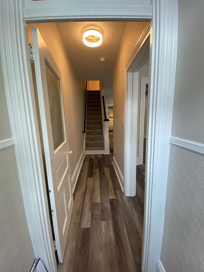 Building Photo - Wonderful newly remodeled 3 BR 2 BA  Home