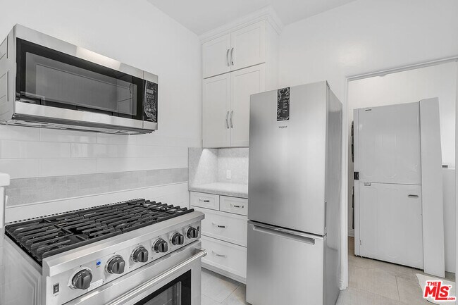 Building Photo - 1557 S Genesee Ave