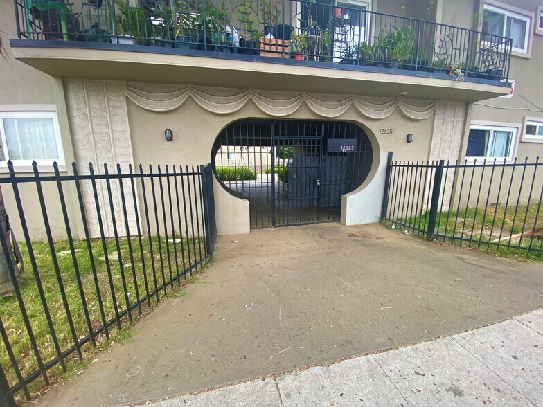 Primary Photo - 12625 San Fernando Rd