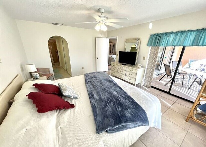 Building Photo - Lovely FURNISHED Condo in Rock Dove Community