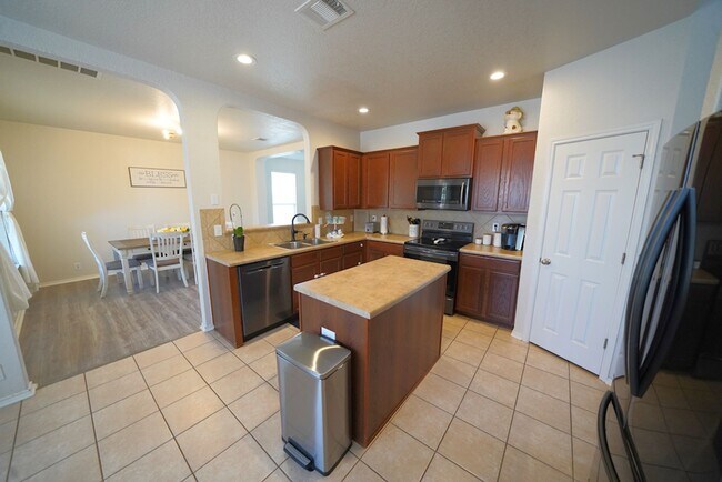 Building Photo - Beautifully Maintained Home in Schertz Now Available. Realtor Commission: $500