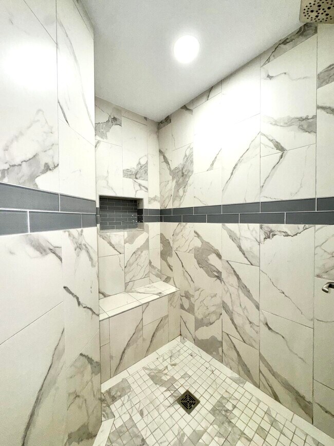 Building Photo - 564 Claymont Dr