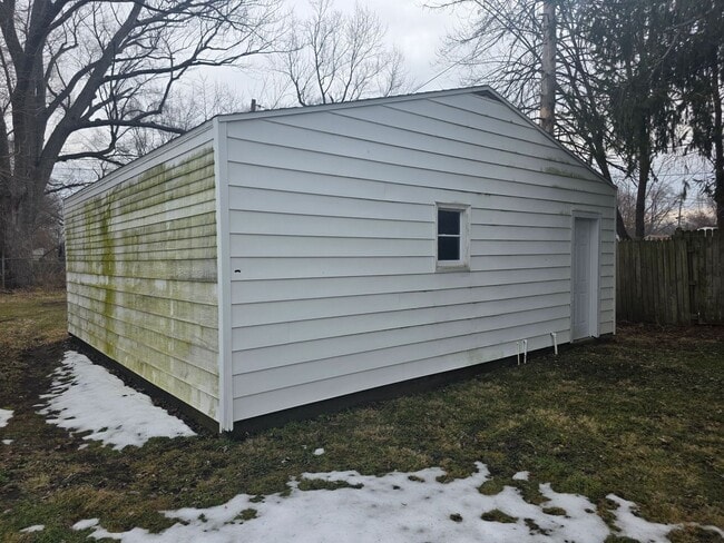 Building Photo - Recently Remodeled 2-Bedroom, 2-Bathroom Home – $1,100/Month - Accepting Section 8