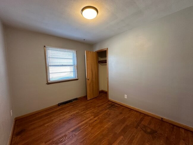 Building Photo - 3207 Mt Vernon Rd SE