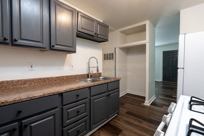 Building Photo - 1318 N Piatt Ave