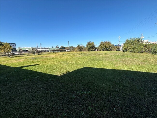 Building Photo - 3010 Jefferson Dr