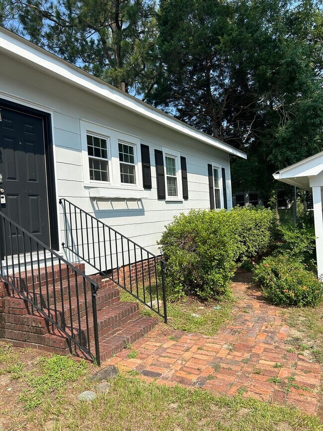 Building Photo - CHARMER LOCATED IN THE HEART OF DOWNTOWN CONWAY