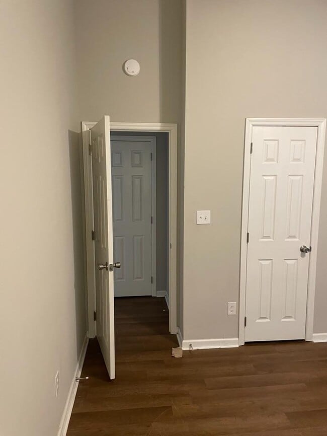 Building Photo - 6201 Easter Ln