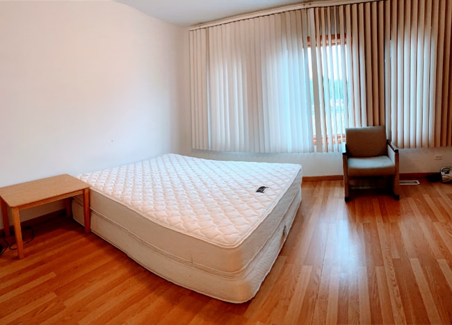 Building Photo - 1541 W 33rd St