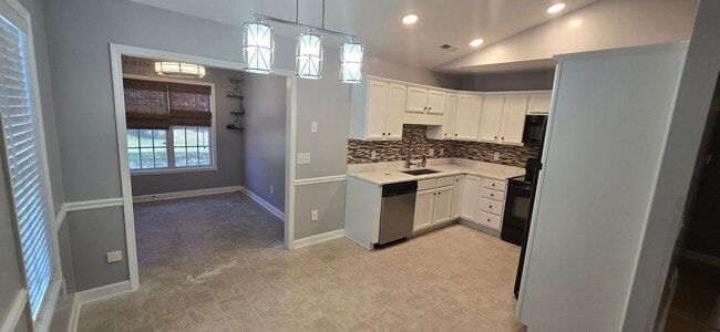 Building Photo - One Level Ranch