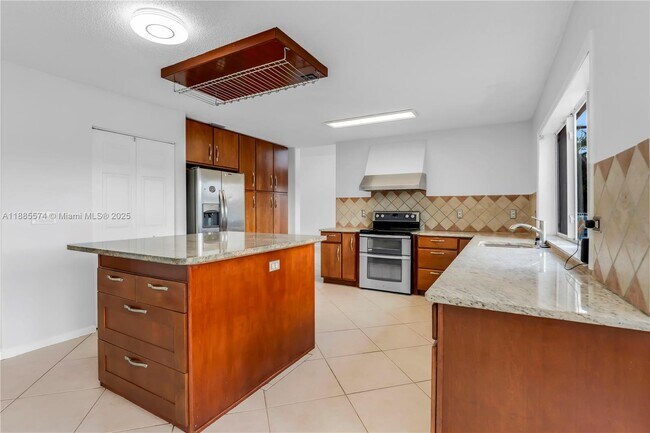 Building Photo - 3224 SW 175th Ave