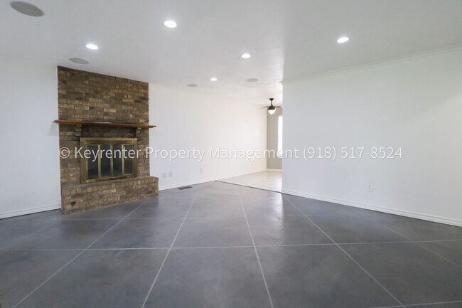 Building Photo - East Tulsa 3 Bedroom Gem! Available for immediate move in!
