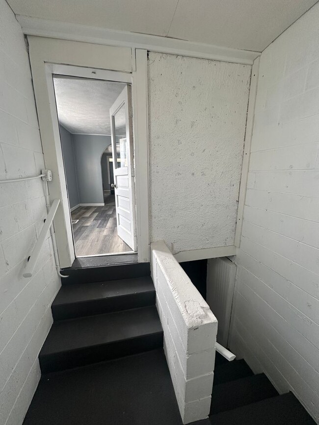 Building Photo - 865 Georgia Ave