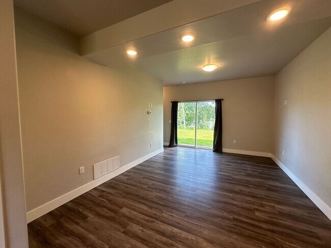 Building Photo - 1167 Westpoint Dr