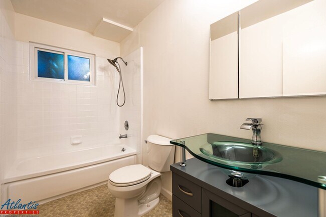 Building Photo - 768 Calderon Ave