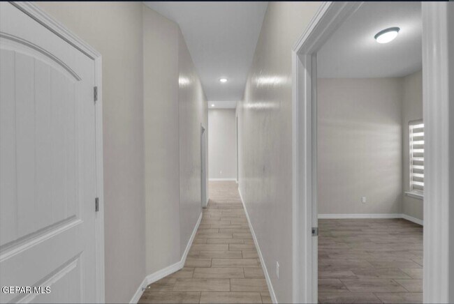 Building Photo - 13729 Lago Vista Ave