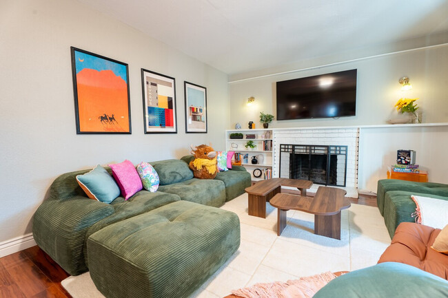 Building Photo - 771 Century Dr