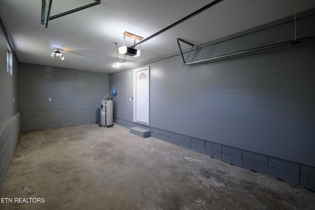 Building Photo - 2107 Tipton Station Rd