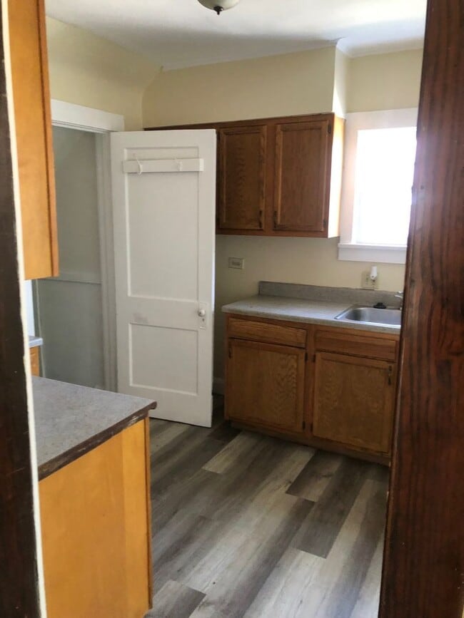 Building Photo - 2 Bedroom West Toledo