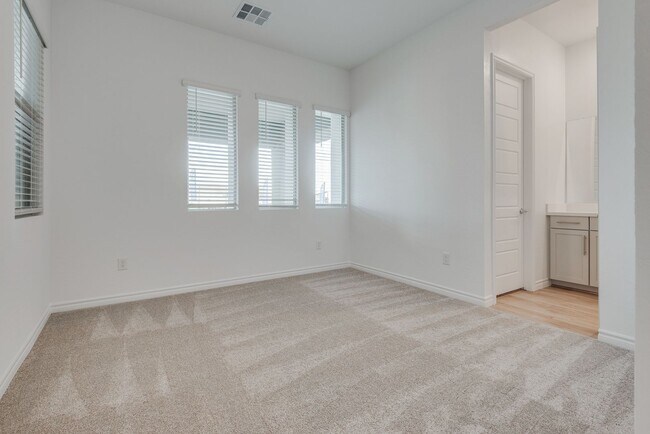 Building Photo - Single story in the exclusive master planned community of Heritage in Stonebridge!