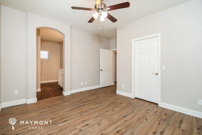 Building Photo - 926 E Madeline Dr