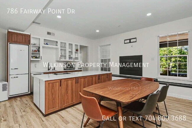 Building Photo - 786 Fairway Point Dr