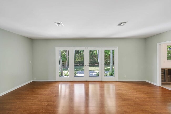 Building Photo - 246 Merrain Rd