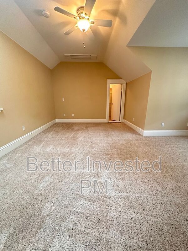 Building Photo - 2065 Hoen Ave