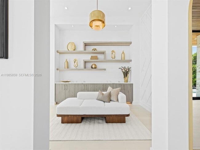 Building Photo - 2657 NE 34th St