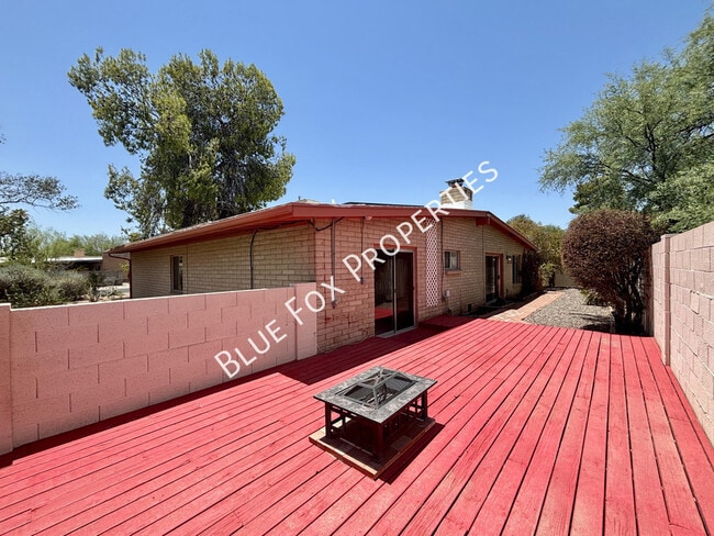 Building Photo - 7551 E La Cienega Dr