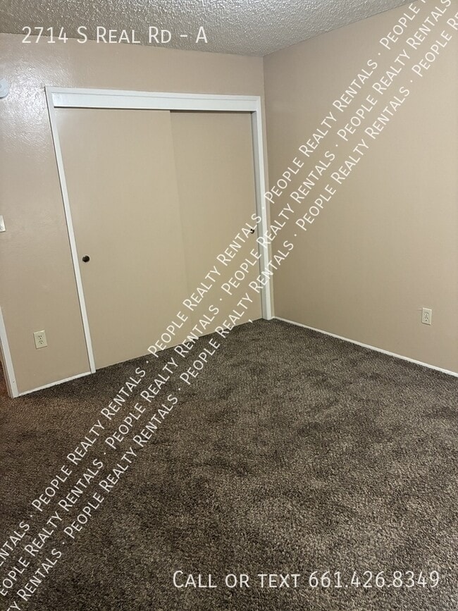 Building Photo - 2714 S Real Rd