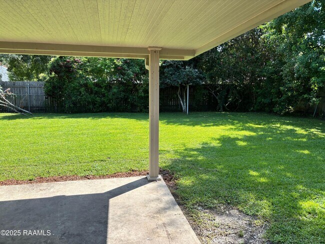 Building Photo - 203 Elmwood Dr