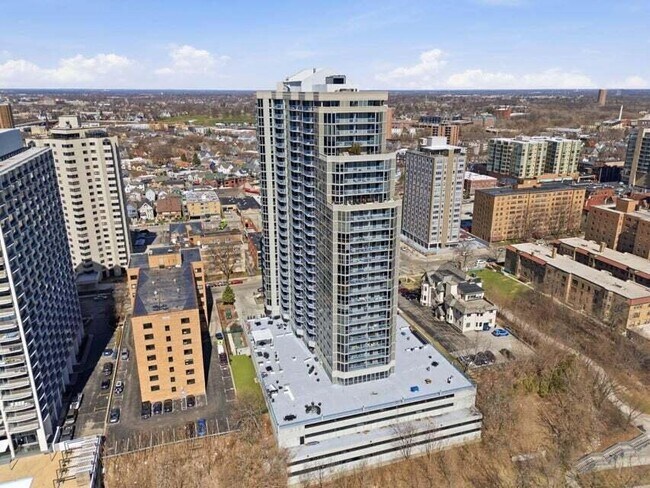 Building Photo - 1660 N Prospect Ave