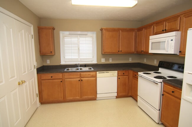 Building Photo - 323 Shoshone Pl