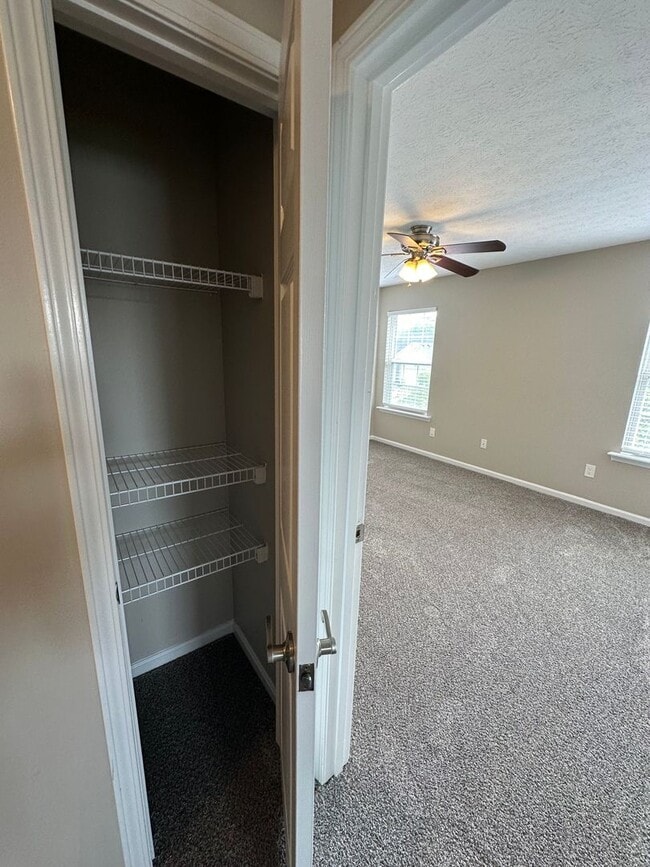Building Photo - Spacious, Recently Updated J-Town 4BR / 1.5 BA Home for Rent!