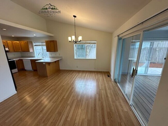 Building Photo - 495 Emily Ln