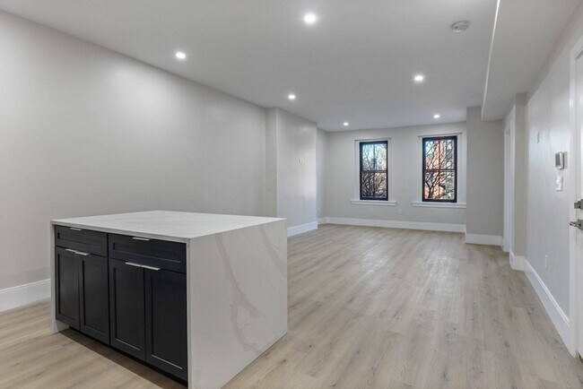 Building Photo - 279 Shawmut Ave