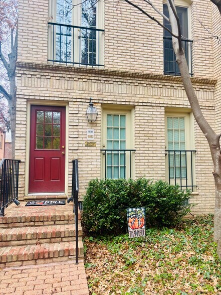 Building Photo - 4609 MacArthur Blvd NW