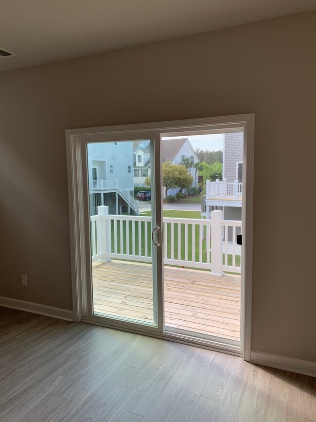 Building Photo - 598 McLernon Trce