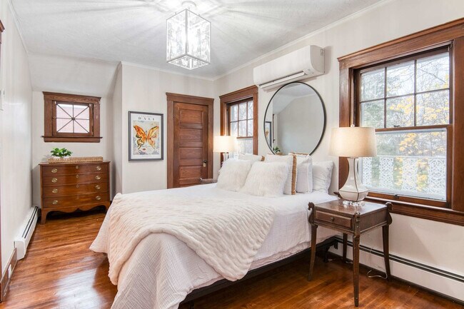 Building Photo - 3073 Fairmount Blvd