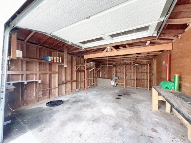 Building Photo - 18 Bayles Ave