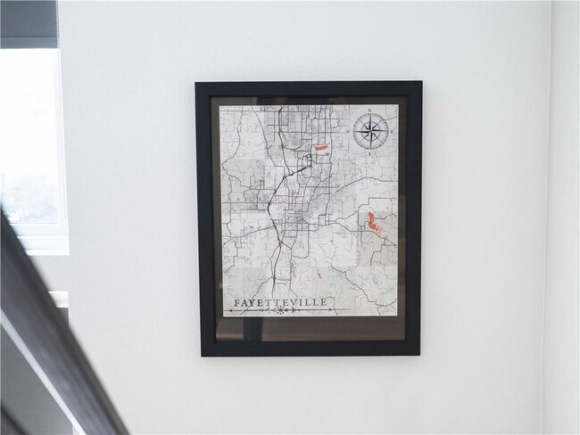 Building Photo - 352 W 5th St