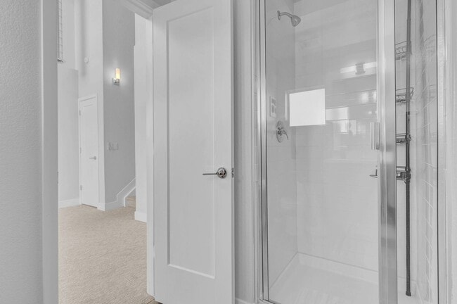 Building Photo - Stunning 3-bedroom, 4-bathroom townhouse!